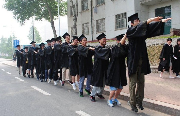 爱通天下教育培训专员认为：这些孩子想退学因为科目不及格，学生的学习方法不得当，缺乏自学能力，是有失偏颇的。其实这些的原因背后有诸多原因完成的。