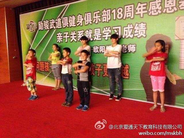 全国各地的名师课博会的讲师团在各地讲课也陆续展开,著名家庭教育专家欧阳维建老师在贵阳市掀起了一场家庭教育热潮。