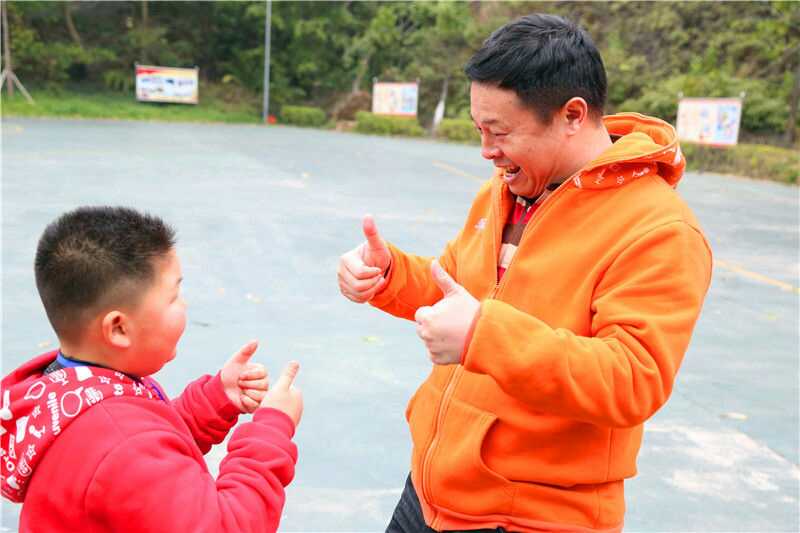 少年演讲家和欧爸
