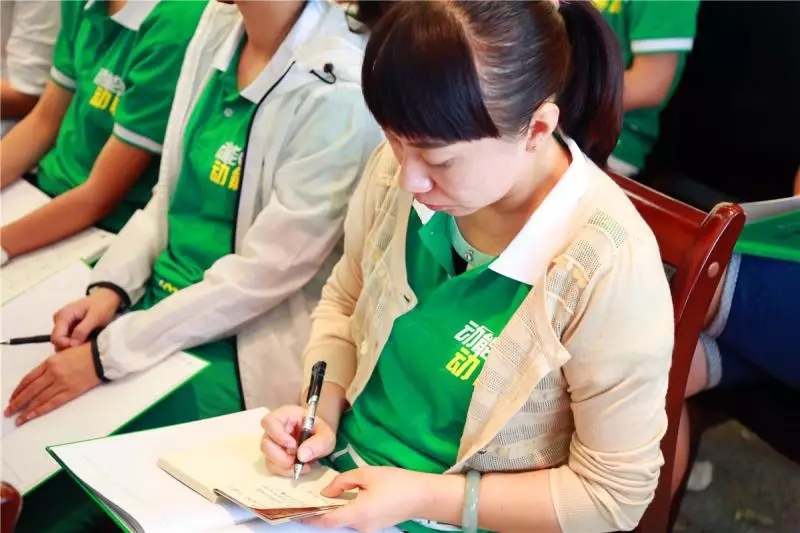 父母成长助力子女卓越——云南建水《欧爸·教育与演讲之道》隆重开课!
